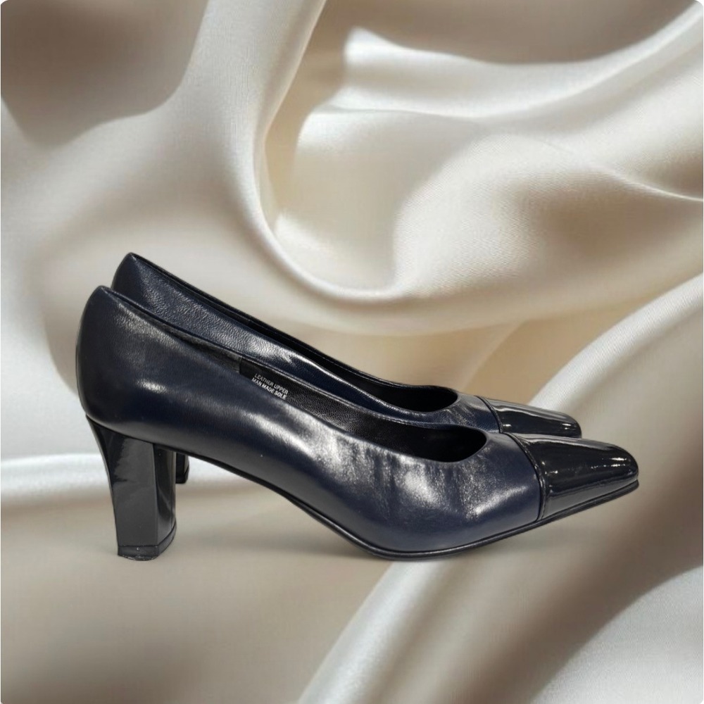 Vintage Etienne Aigner Navy Leather Cap‎ Toe Heels 7.5M – 90s Minimalist - Picture 4 of 6